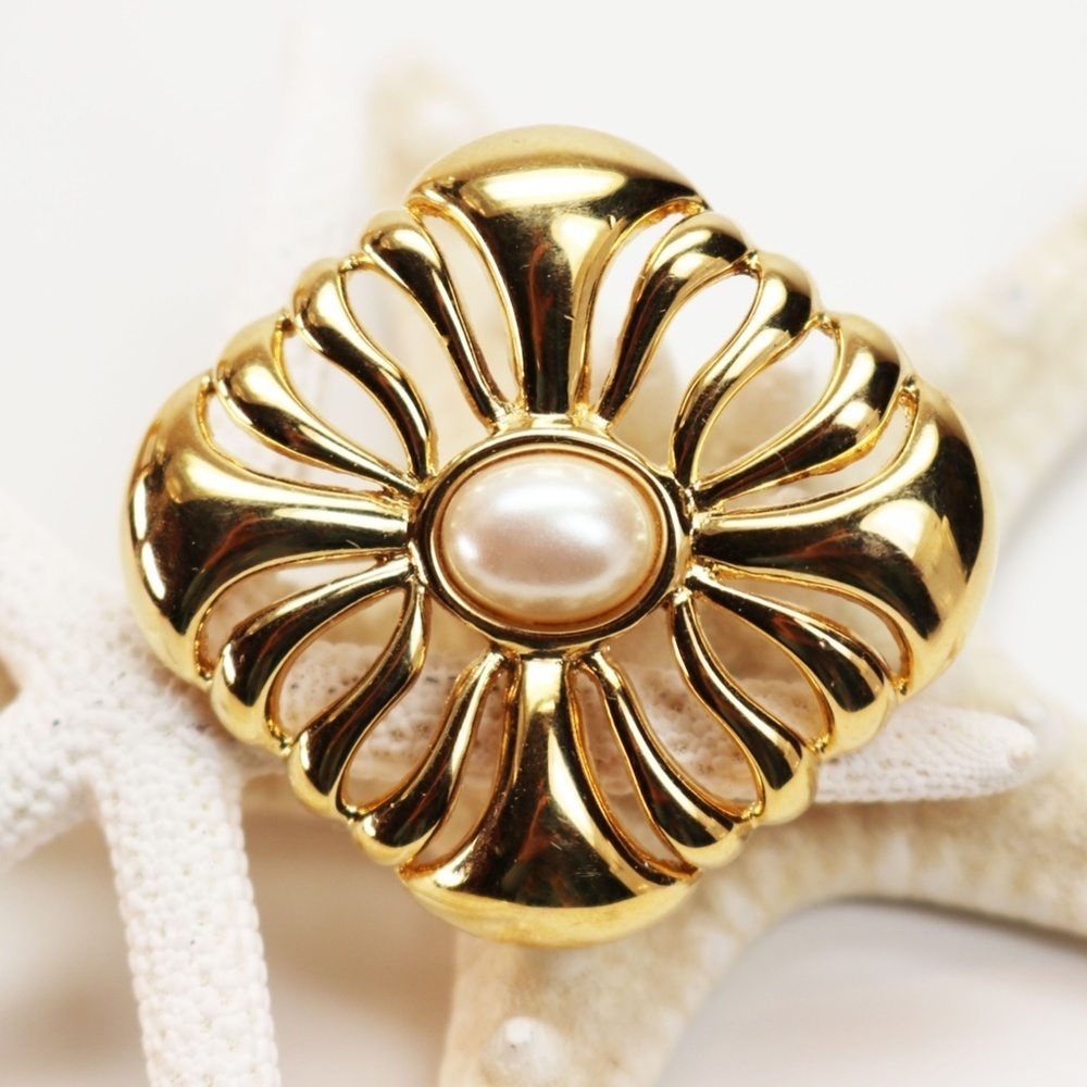 Monet Pearl Brooch - Picture 4 of 8